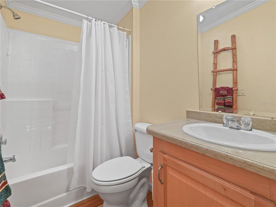 待售: $170,000 (2 贝兹, 2 浴室, 864 平方英尺)