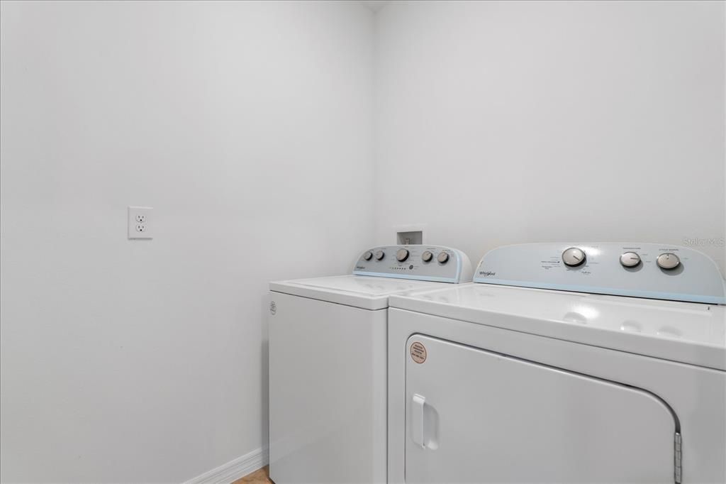 For Rent: $2,150 (4 beds, 2 baths, 1867 Square Feet)