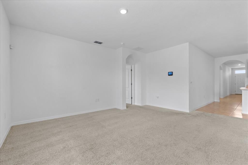 For Rent: $2,150 (4 beds, 2 baths, 1867 Square Feet)