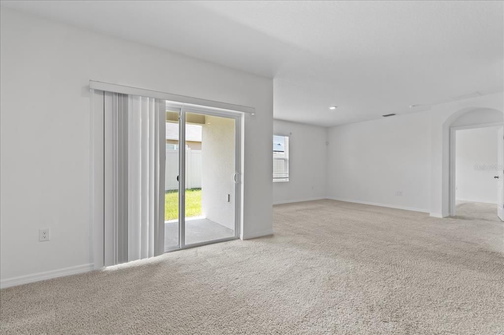 For Rent: $2,150 (4 beds, 2 baths, 1867 Square Feet)