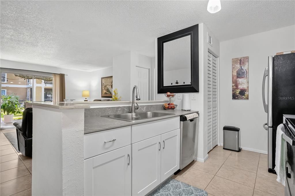 待售: $250,000 (3 贝兹, 2 浴室, 1274 平方英尺)