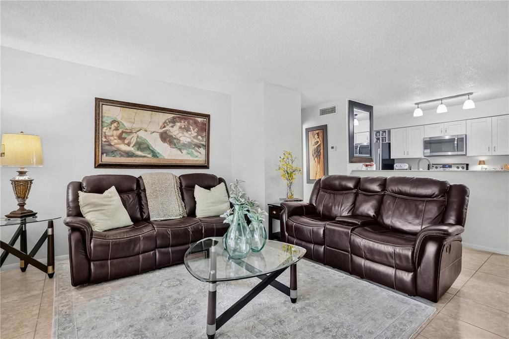 待售: $250,000 (3 贝兹, 2 浴室, 1274 平方英尺)