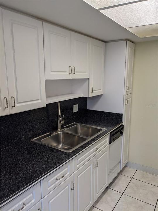 For Rent: $1,725 (2 beds, 2 baths, 1050 Square Feet)