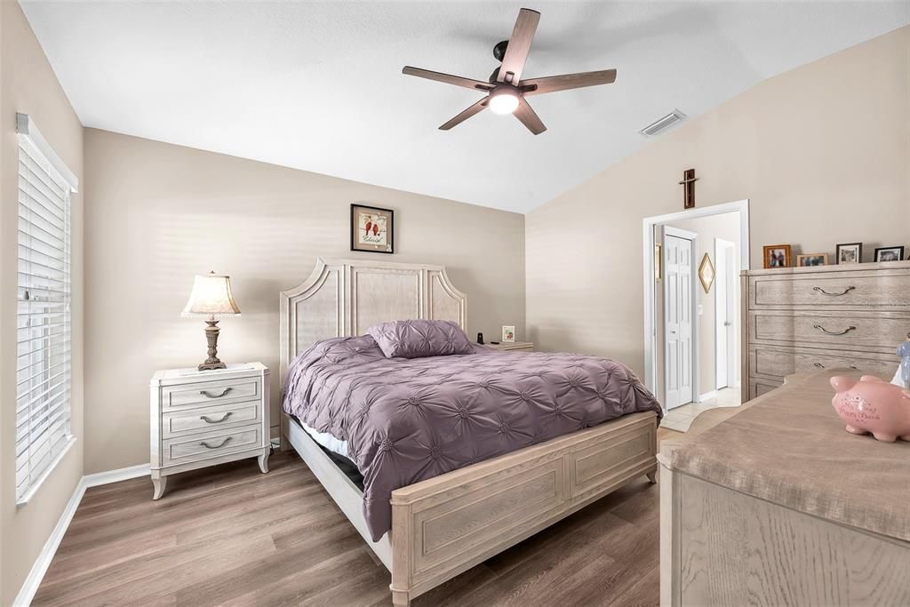 For Sale: $469,900 (4 beds, 2 baths, 1813 Square Feet)