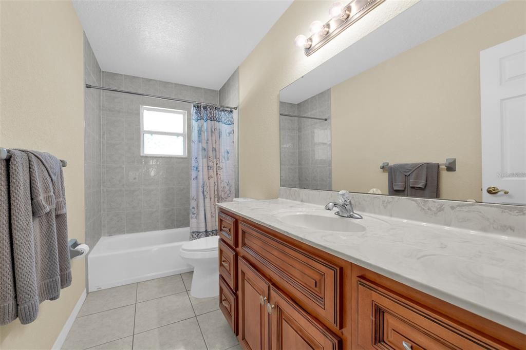 На продажу: $349,900 (3 спален, 2 ванн, 1671 Квадратных фут)