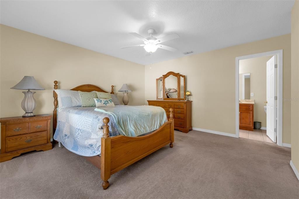 На продажу: $349,900 (3 спален, 2 ванн, 1671 Квадратных фут)