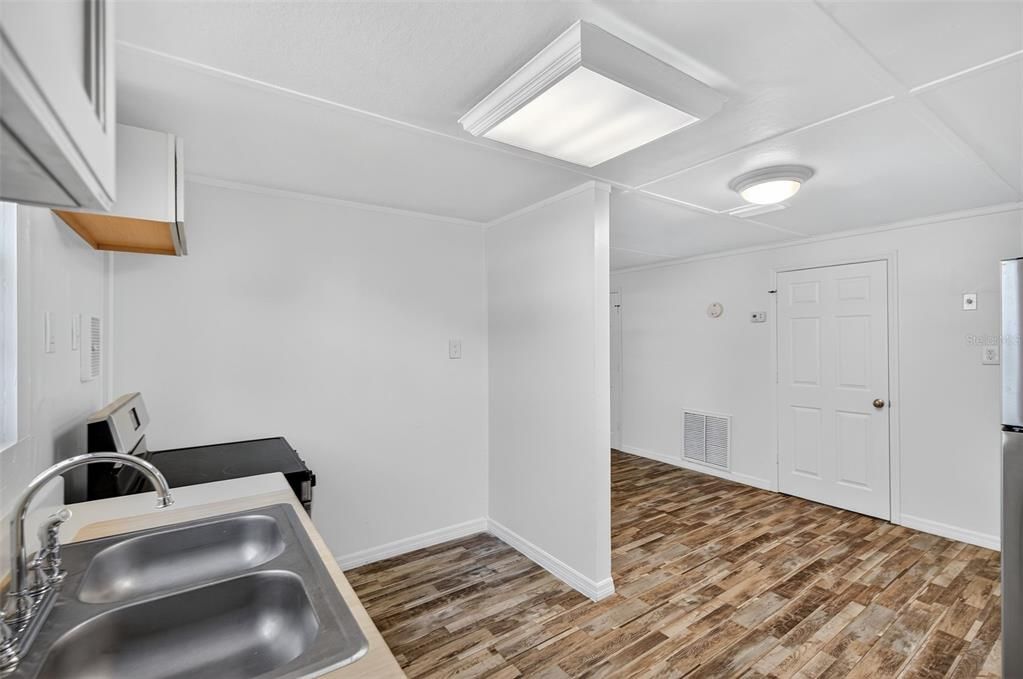 待售: $239,900 (3 贝兹, 1 浴室, 1350 平方英尺)