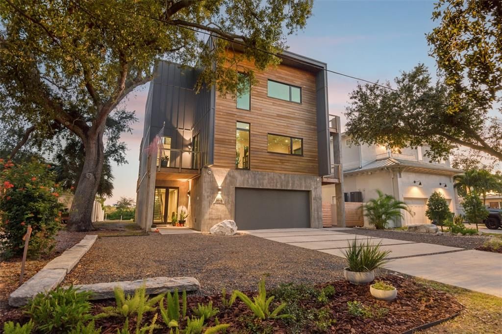 For Sale: $2,900,000 (4 beds, 4 baths, 4087 Square Feet)