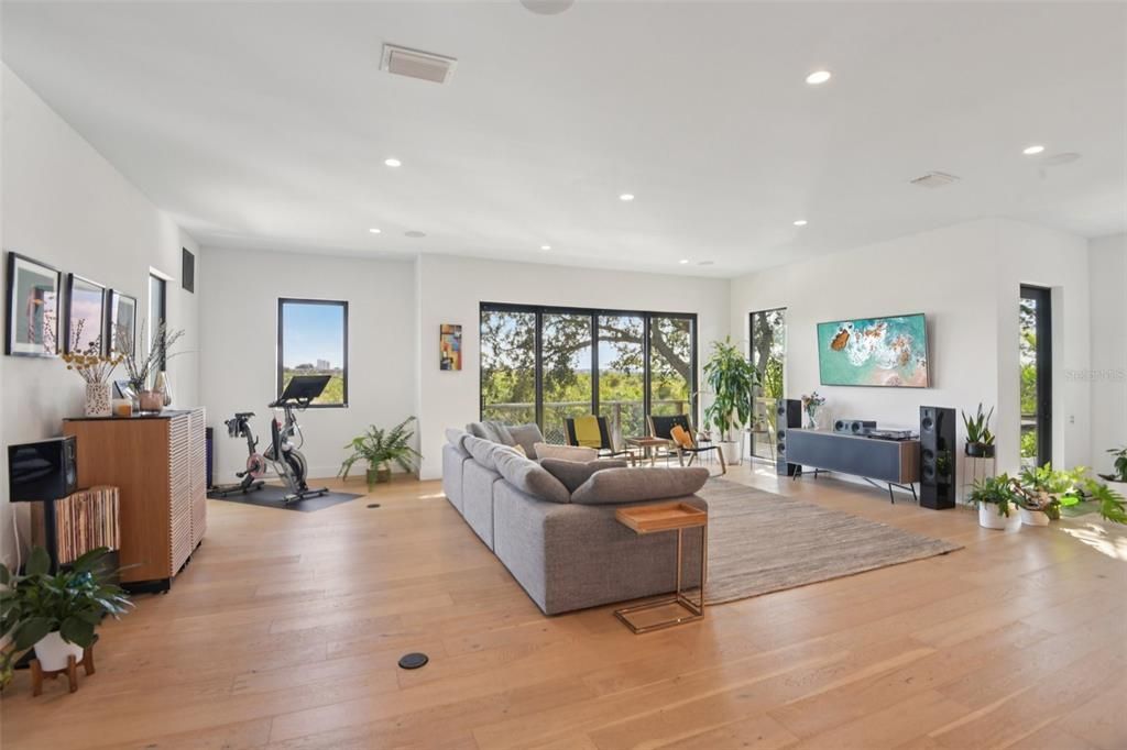 For Sale: $2,900,000 (4 beds, 4 baths, 4087 Square Feet)