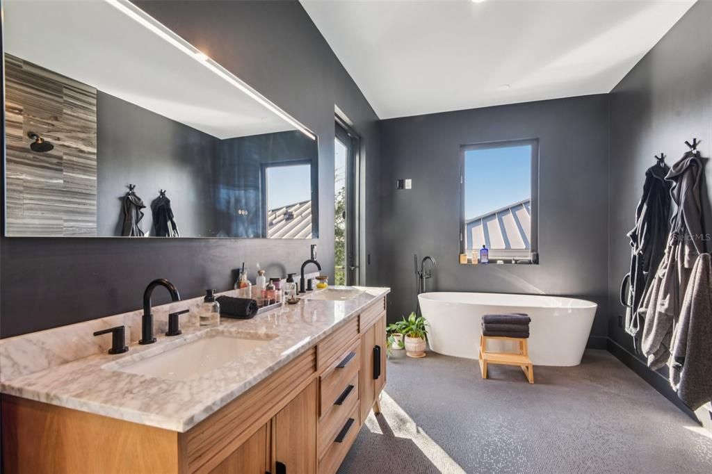 For Sale: $2,900,000 (4 beds, 4 baths, 4087 Square Feet)