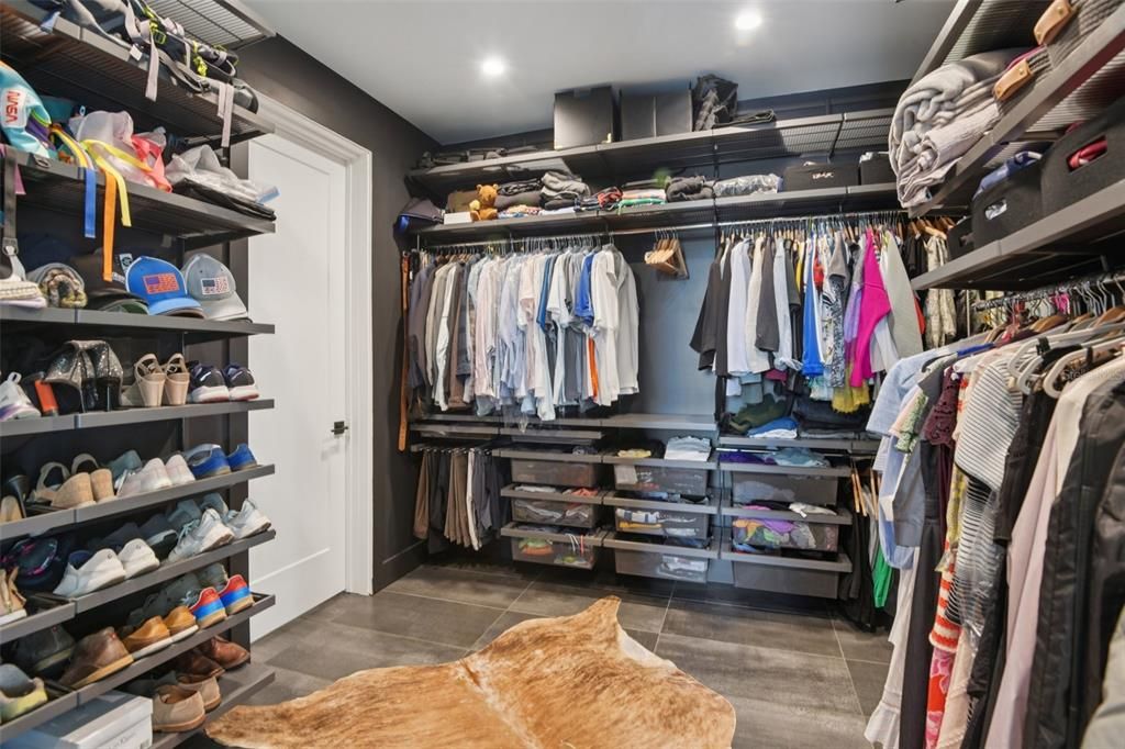 For Sale: $2,900,000 (4 beds, 4 baths, 4087 Square Feet)