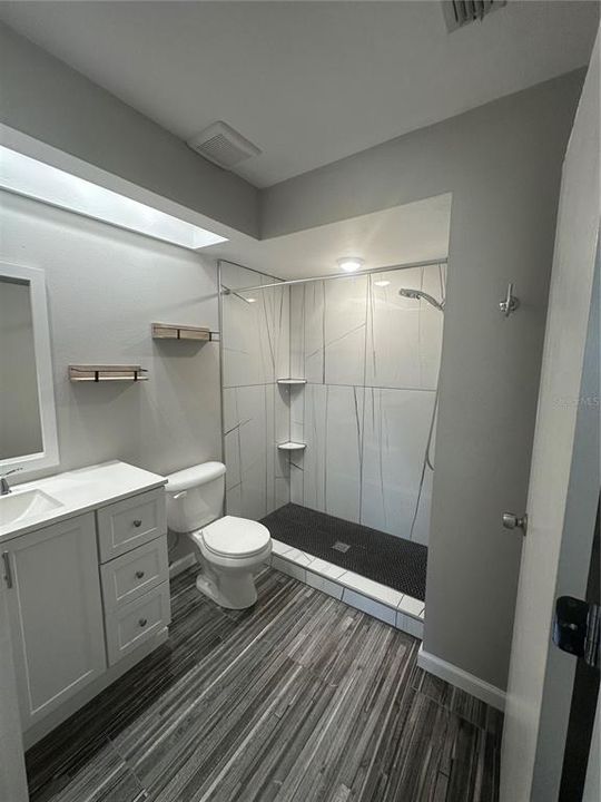 合同活跃: $1,800 (2 贝兹, 2 浴室, 1124 平方英尺)