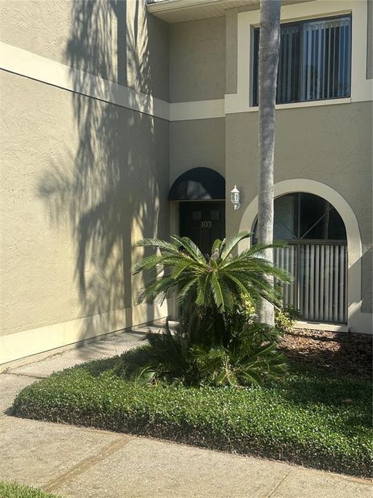 合同活跃: $1,800 (2 贝兹, 2 浴室, 1124 平方英尺)