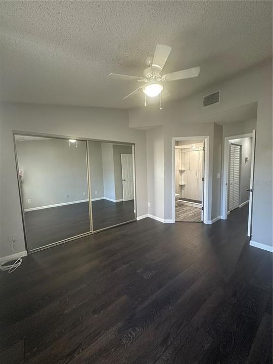 合同活跃: $1,800 (2 贝兹, 2 浴室, 1124 平方英尺)