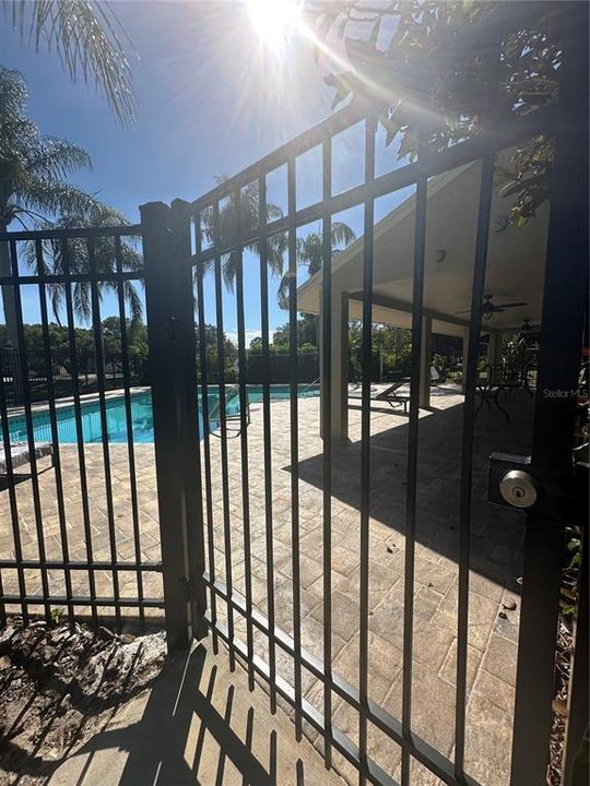 合同活跃: $1,800 (2 贝兹, 2 浴室, 1124 平方英尺)