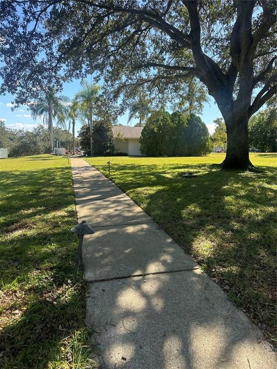 合同活跃: $1,800 (2 贝兹, 2 浴室, 1124 平方英尺)