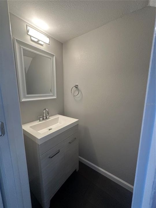 合同活跃: $1,800 (2 贝兹, 2 浴室, 1124 平方英尺)