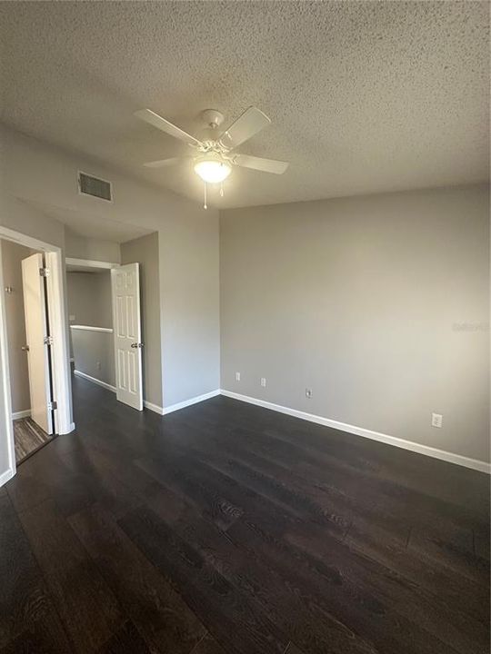 合同活跃: $1,800 (2 贝兹, 2 浴室, 1124 平方英尺)