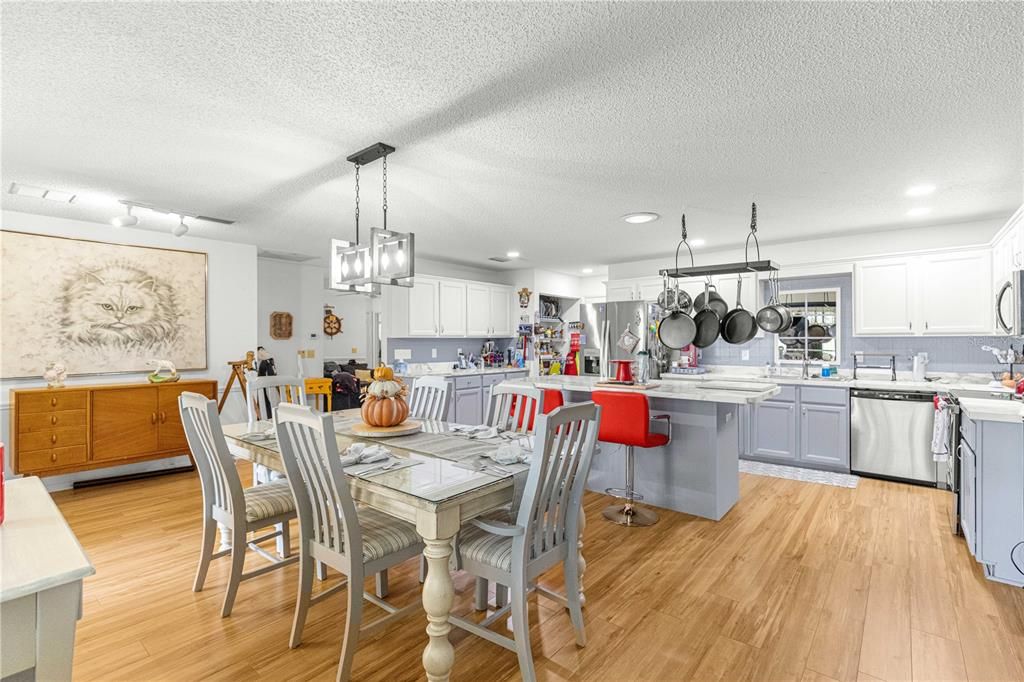 For Sale: $239,500 (2 beds, 2 baths, 1748 Square Feet)