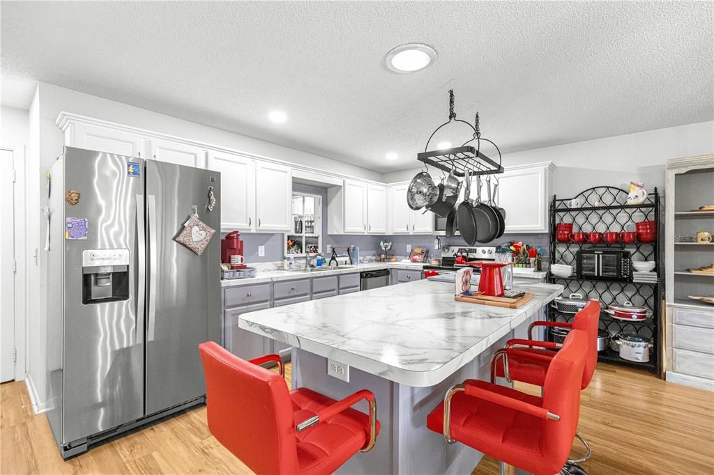 For Sale: $239,500 (2 beds, 2 baths, 1748 Square Feet)