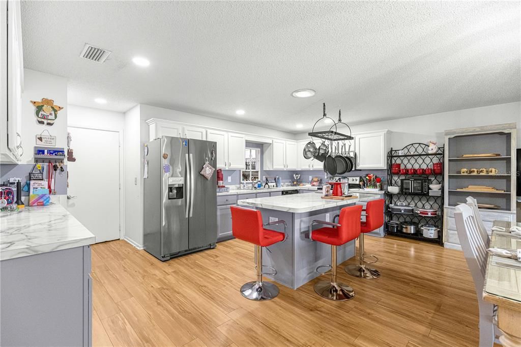 For Sale: $239,500 (2 beds, 2 baths, 1748 Square Feet)