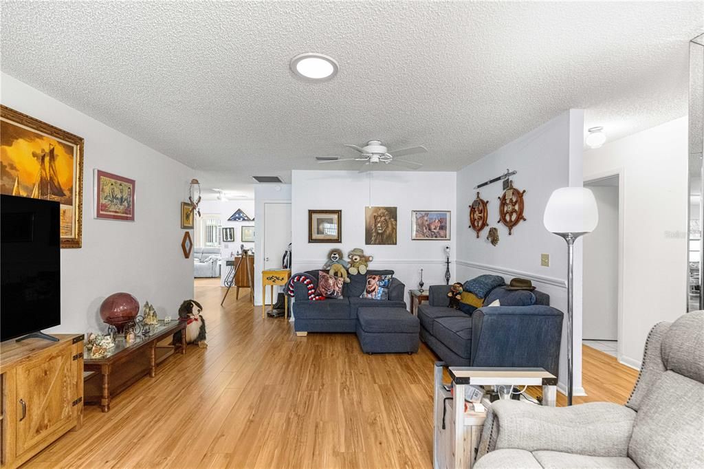 For Sale: $239,500 (2 beds, 2 baths, 1748 Square Feet)