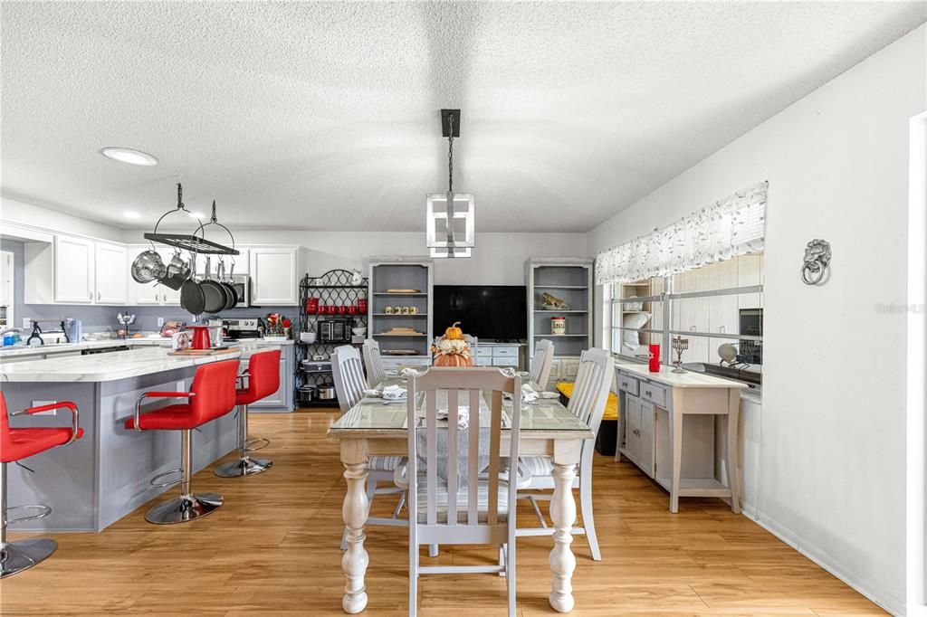 For Sale: $239,500 (2 beds, 2 baths, 1748 Square Feet)