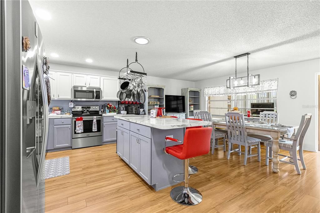 For Sale: $239,500 (2 beds, 2 baths, 1748 Square Feet)