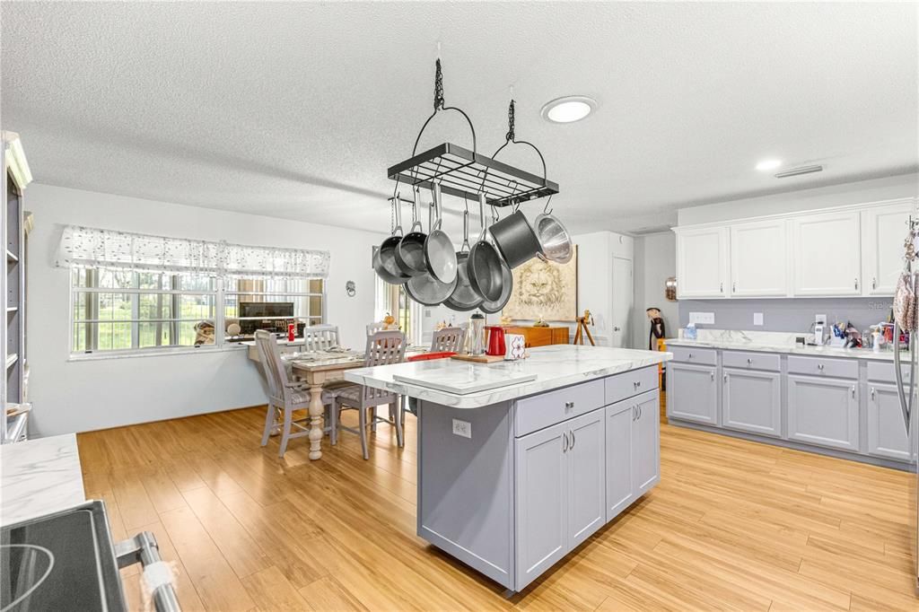 For Sale: $239,500 (2 beds, 2 baths, 1748 Square Feet)