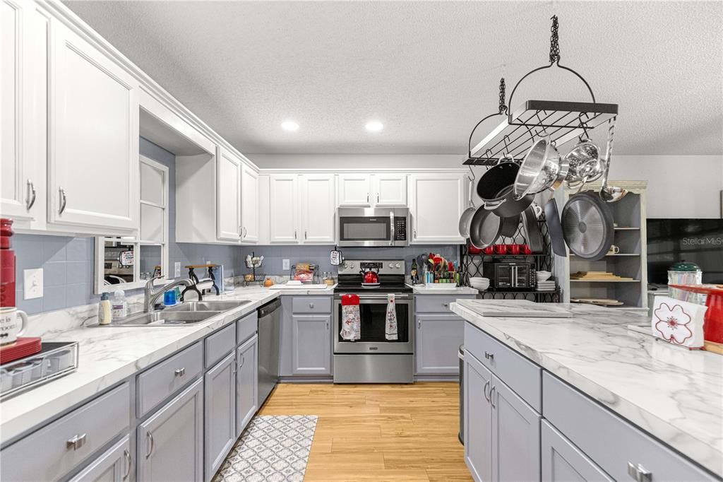 For Sale: $239,500 (2 beds, 2 baths, 1748 Square Feet)