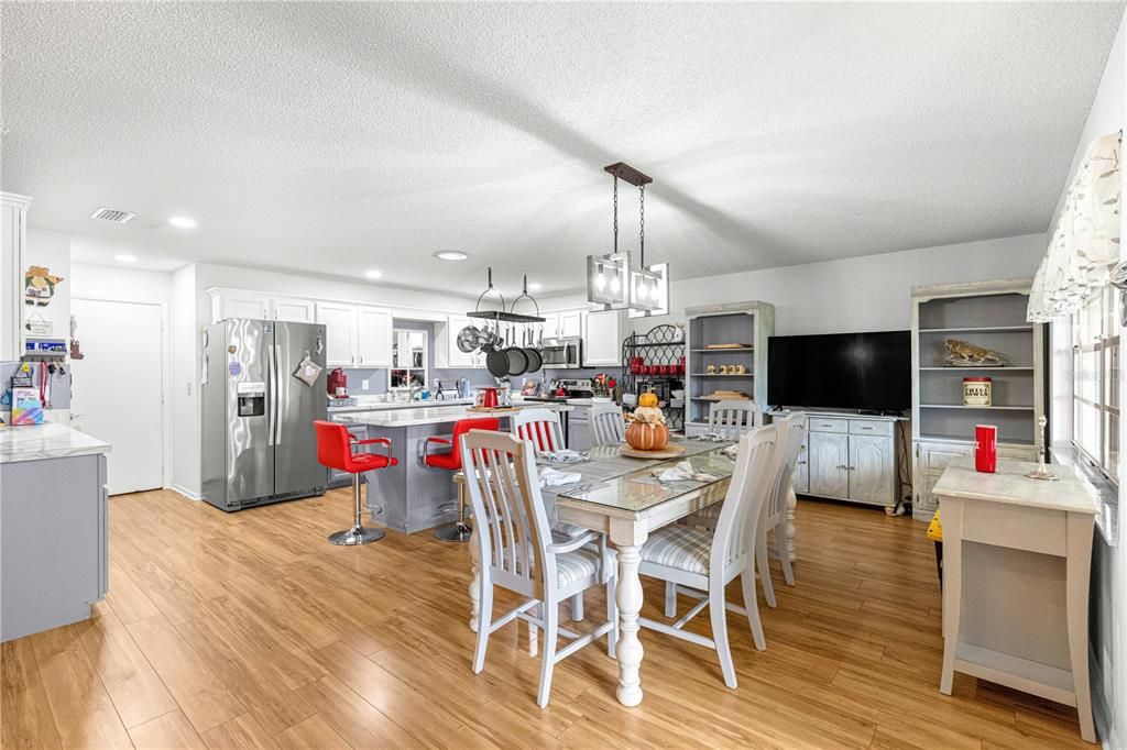 For Sale: $239,500 (2 beds, 2 baths, 1748 Square Feet)