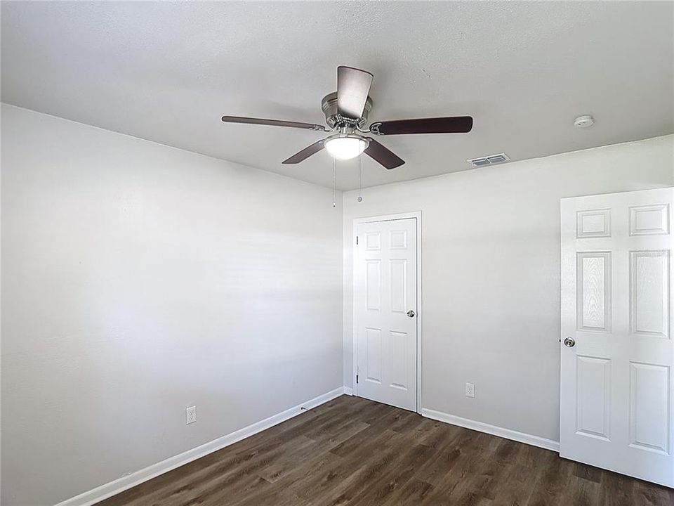 Activo con contrato: $265,000 (3 camas, 1 baños, 1275 Pies cuadrados)