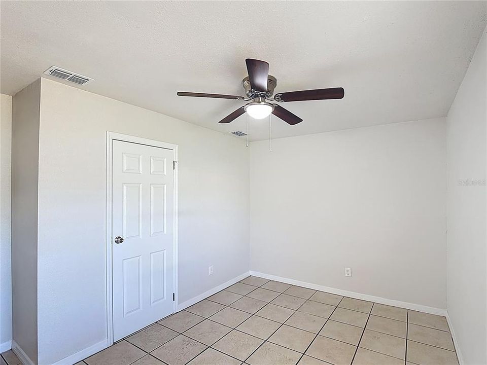 Activo con contrato: $265,000 (3 camas, 1 baños, 1275 Pies cuadrados)