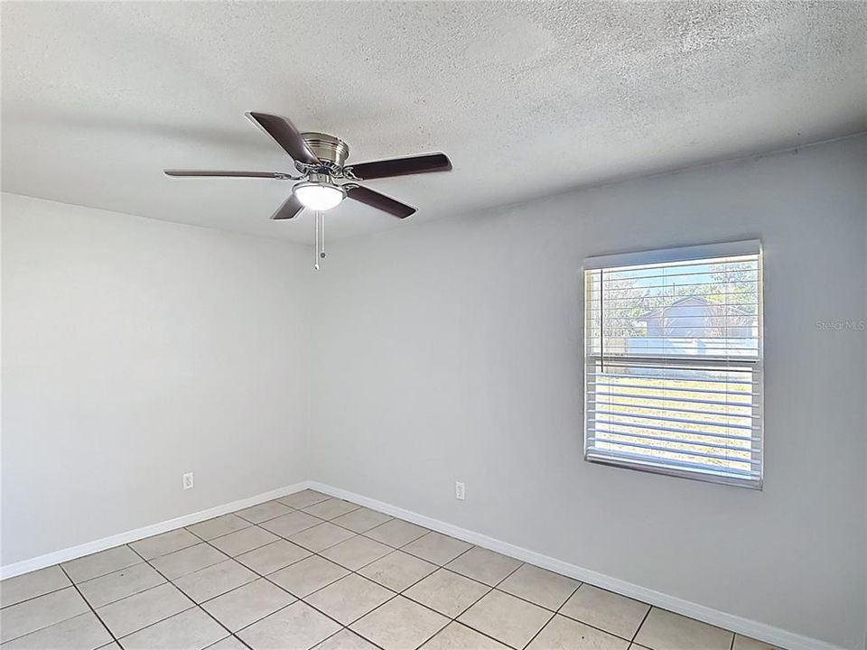 Activo con contrato: $265,000 (3 camas, 1 baños, 1275 Pies cuadrados)