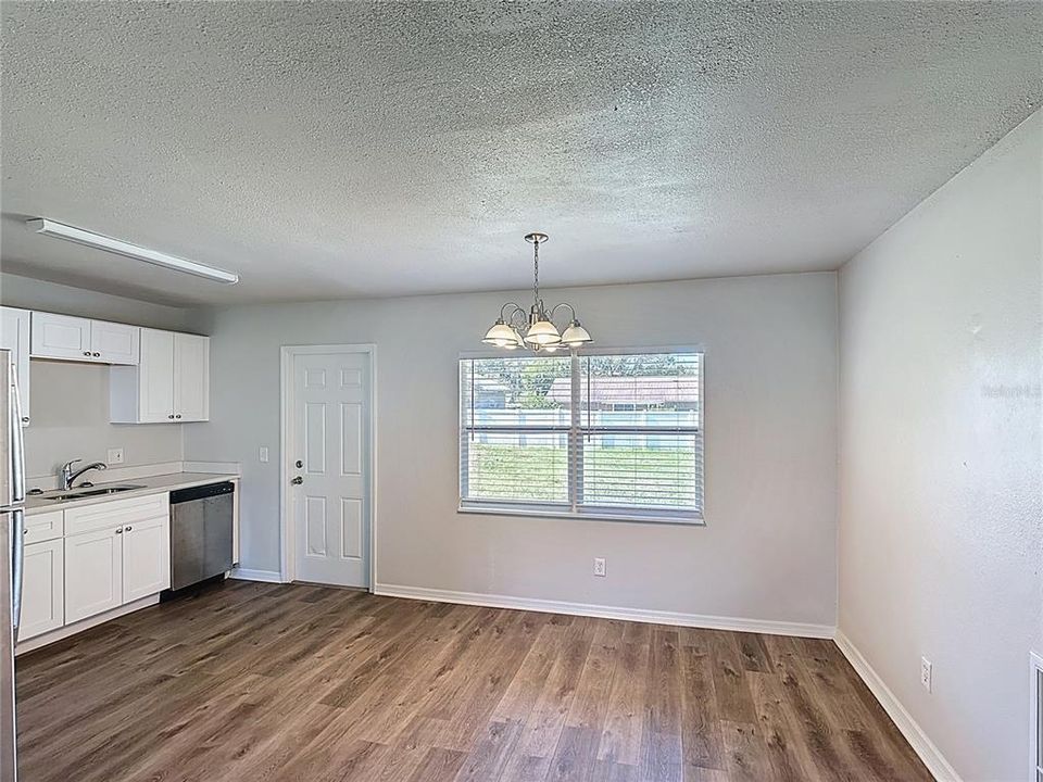 Activo con contrato: $265,000 (3 camas, 1 baños, 1275 Pies cuadrados)