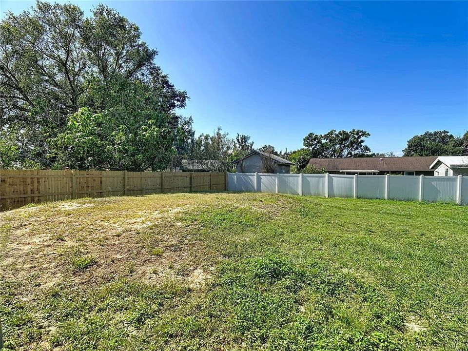 Activo con contrato: $265,000 (3 camas, 1 baños, 1275 Pies cuadrados)