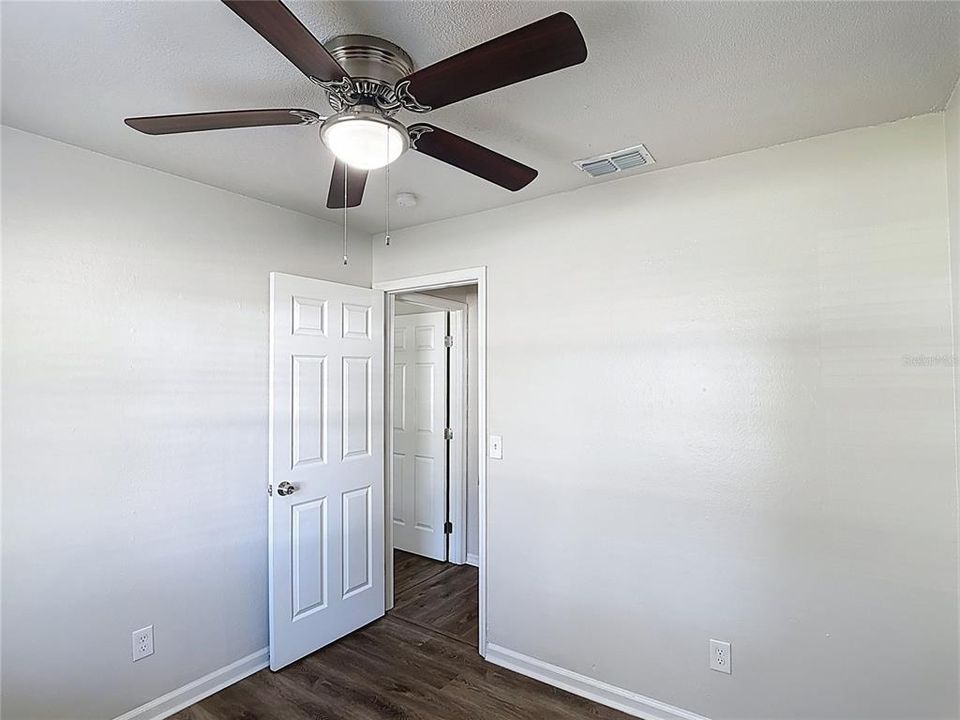 Activo con contrato: $265,000 (3 camas, 1 baños, 1275 Pies cuadrados)