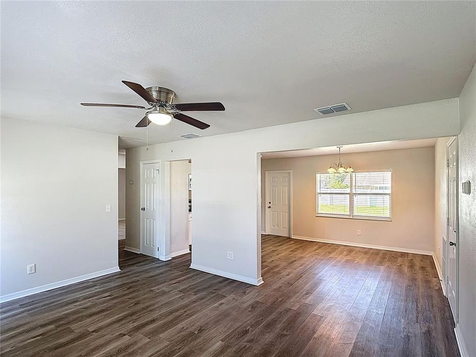 Activo con contrato: $265,000 (3 camas, 1 baños, 1275 Pies cuadrados)