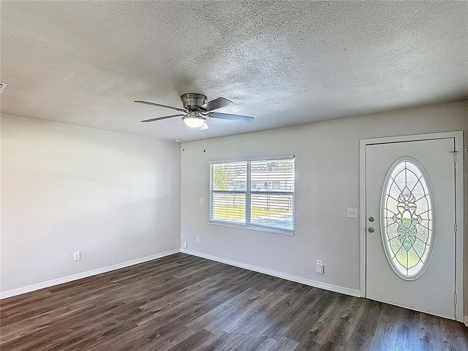 Activo con contrato: $265,000 (3 camas, 1 baños, 1275 Pies cuadrados)