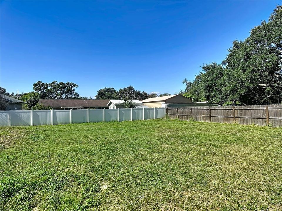 Activo con contrato: $265,000 (3 camas, 1 baños, 1275 Pies cuadrados)