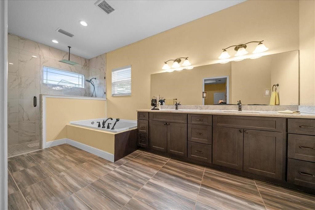 For Sale: $899,900 (4 beds, 4 baths, 3144 Square Feet)