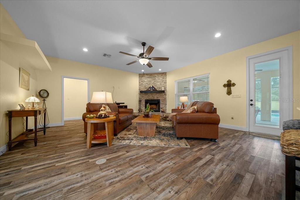 For Sale: $899,900 (4 beds, 4 baths, 3144 Square Feet)