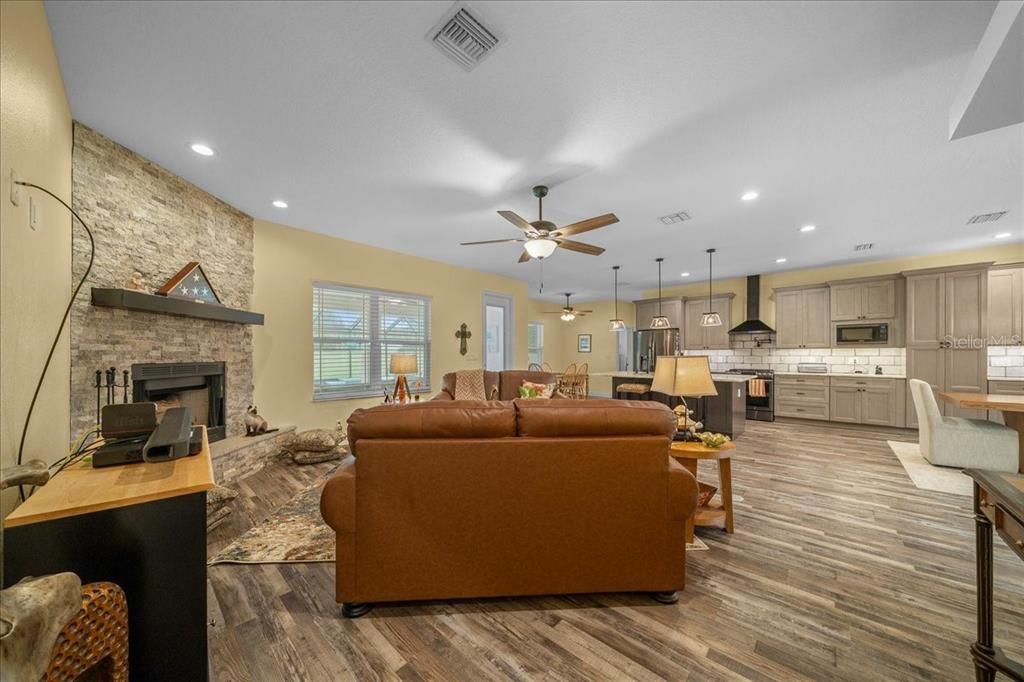 For Sale: $899,900 (4 beds, 4 baths, 3144 Square Feet)