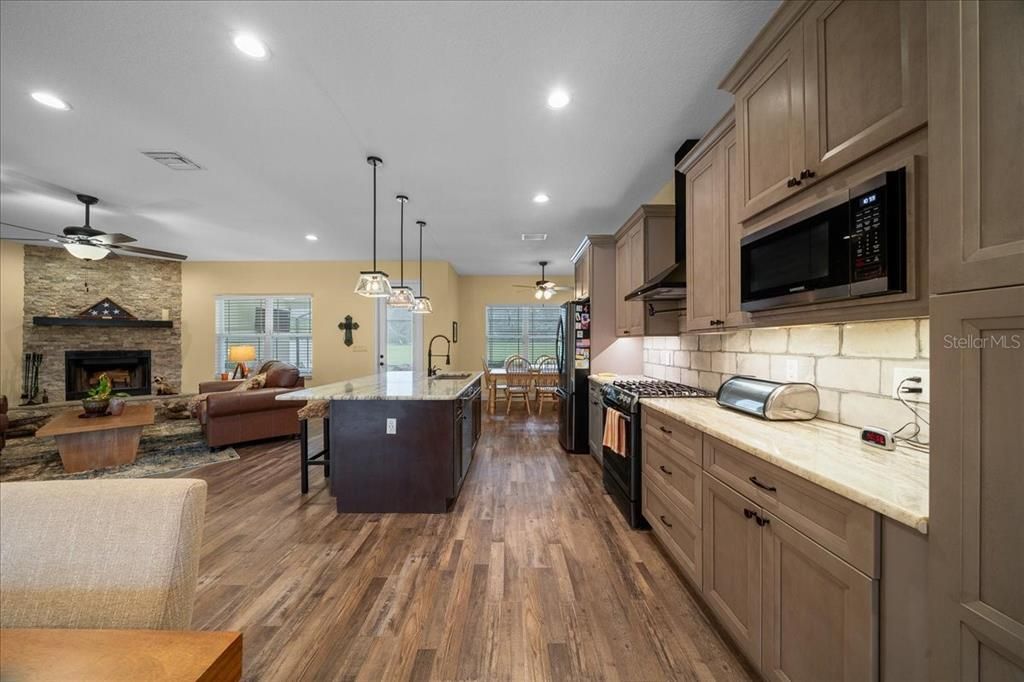 For Sale: $899,900 (4 beds, 4 baths, 3144 Square Feet)