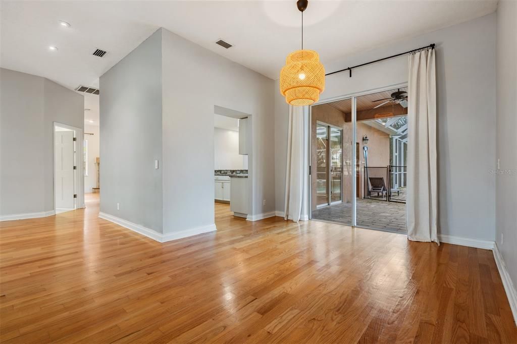 出租: $3,200 (4 贝兹, 2 浴室, 2435 平方英尺)