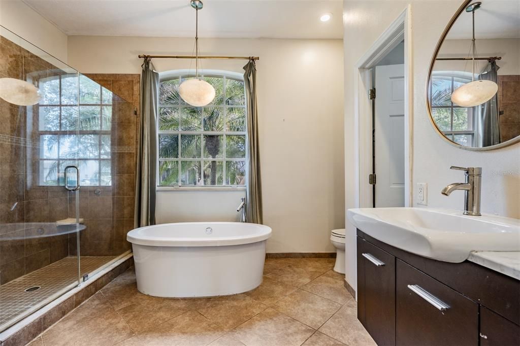 出租: $3,200 (4 贝兹, 2 浴室, 2435 平方英尺)