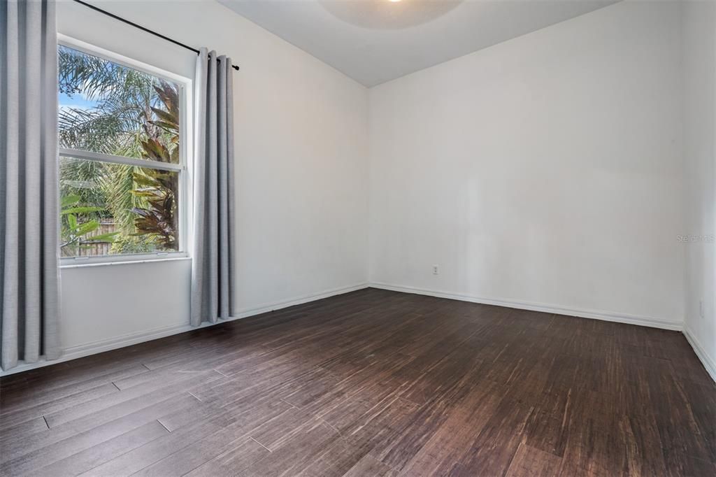 出租: $3,200 (4 贝兹, 2 浴室, 2435 平方英尺)