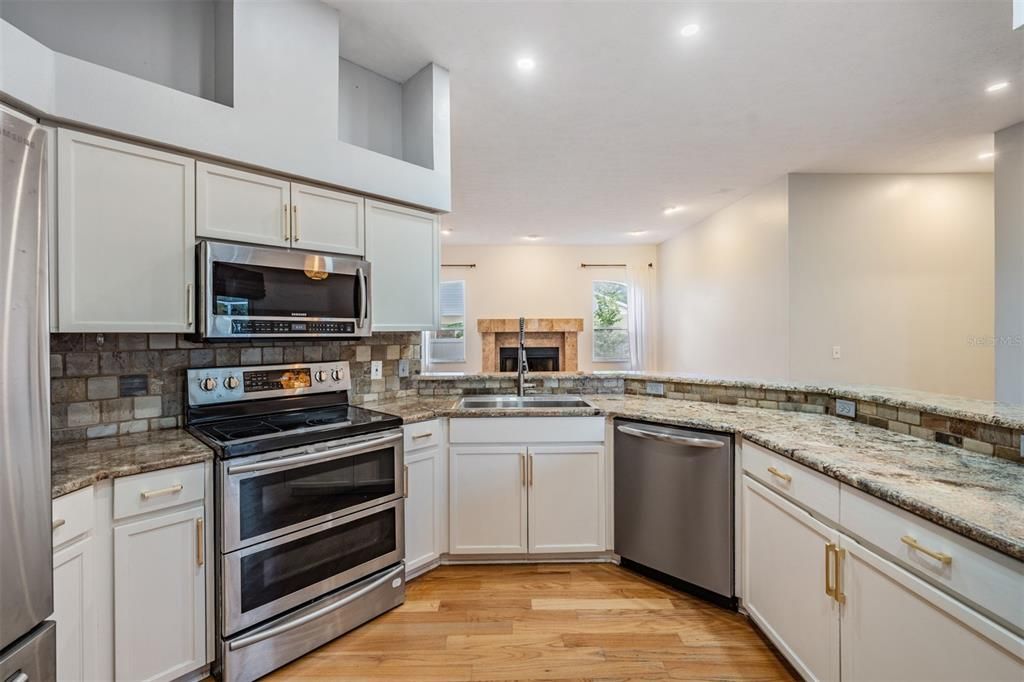 出租: $3,200 (4 贝兹, 2 浴室, 2435 平方英尺)