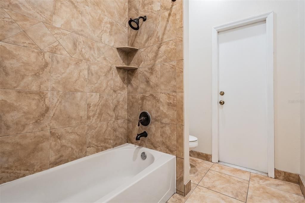 出租: $3,200 (4 贝兹, 2 浴室, 2435 平方英尺)