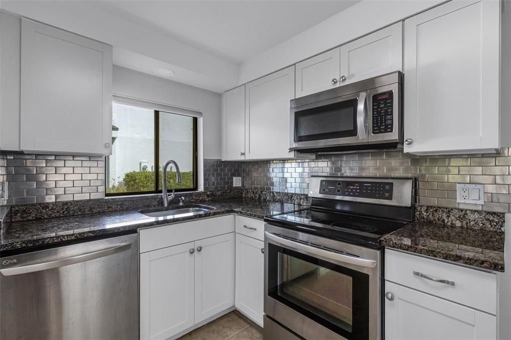 Active With Contract: $319,900 (3 beds, 2 baths, 1631 Square Feet)